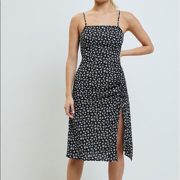 NWT KENDALL AND KYLIE SIDE CINCHED MIDI DRESS XS - Picture 2 of 6